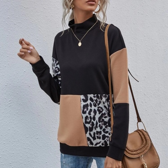 SHEIN Tops - 🌟5 for $20🌟 NWT Colour-block Print Pull Over